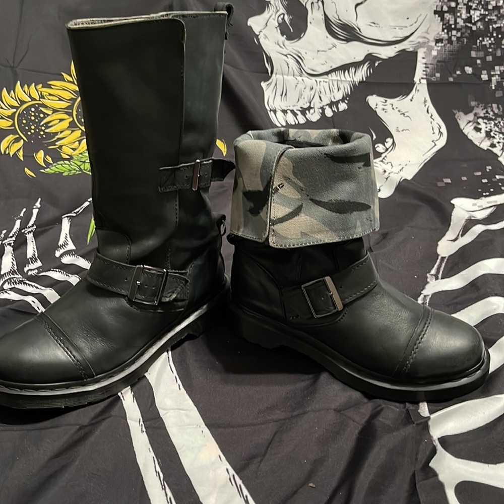 Dr Martens KATHLEENA boots size 8 but can fit 8.5